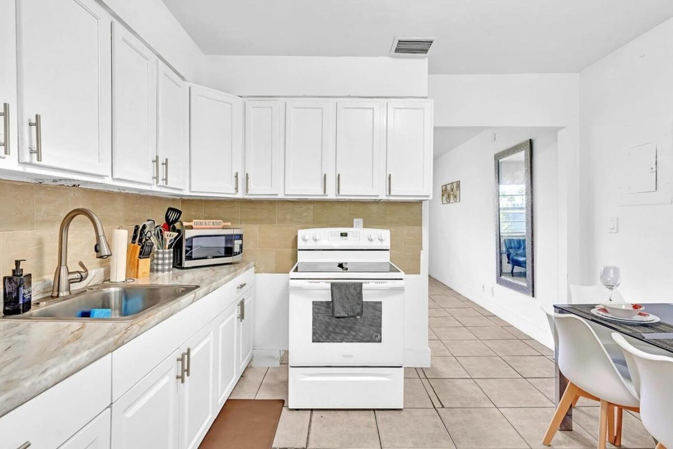 Modern 2Br Oasis Mins To Beach & Casino Db2 Dania Beach Bagian luar foto