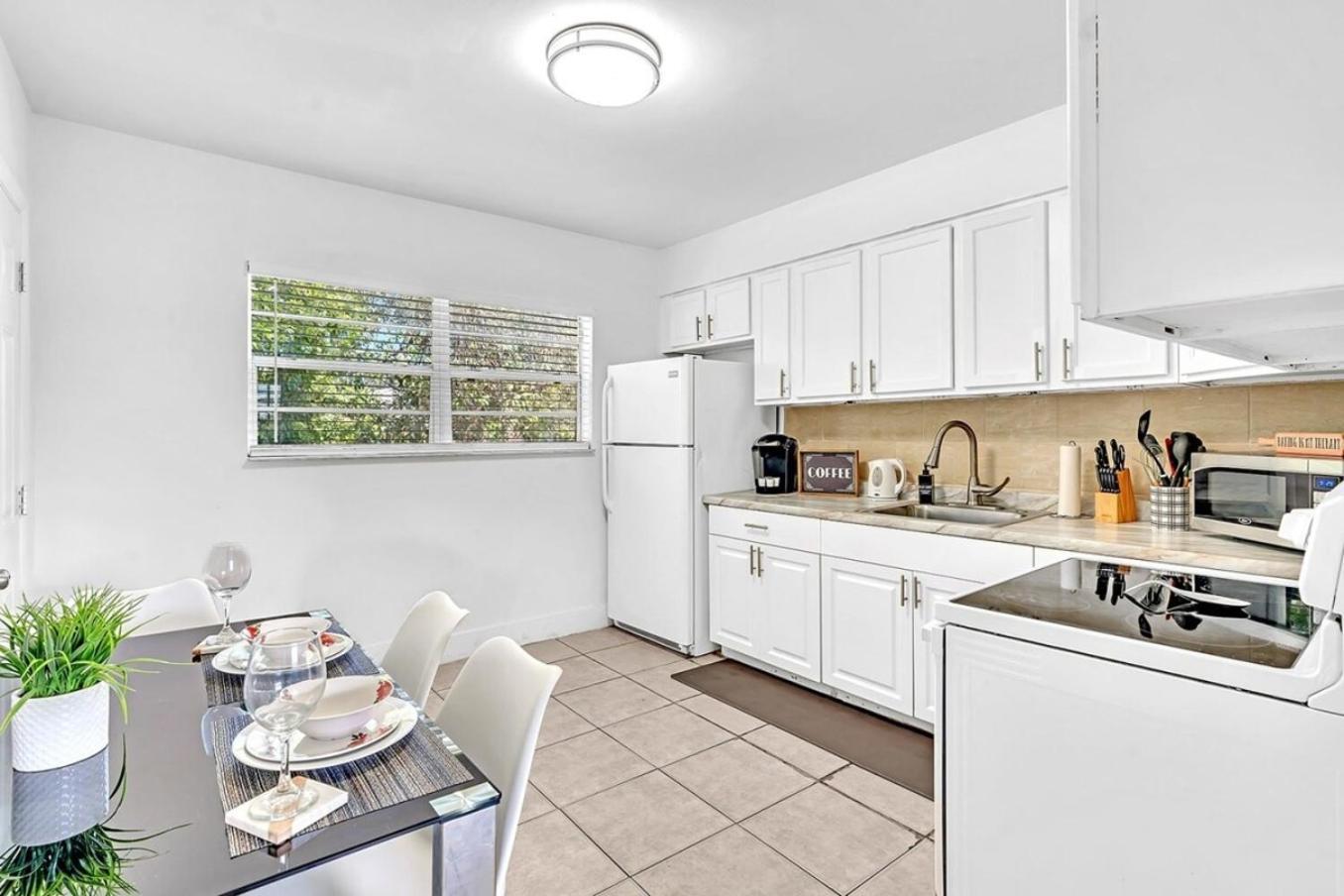 Modern 2Br Oasis Mins To Beach & Casino Db2 Dania Beach Bagian luar foto